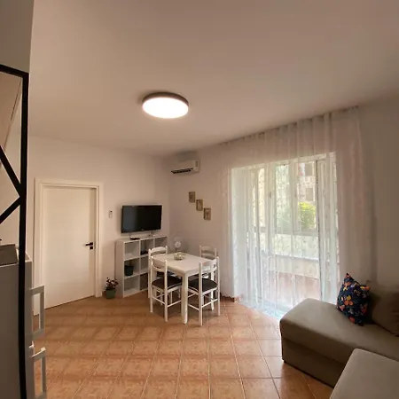 Apartment Sea Breeze Golem (Tirana)